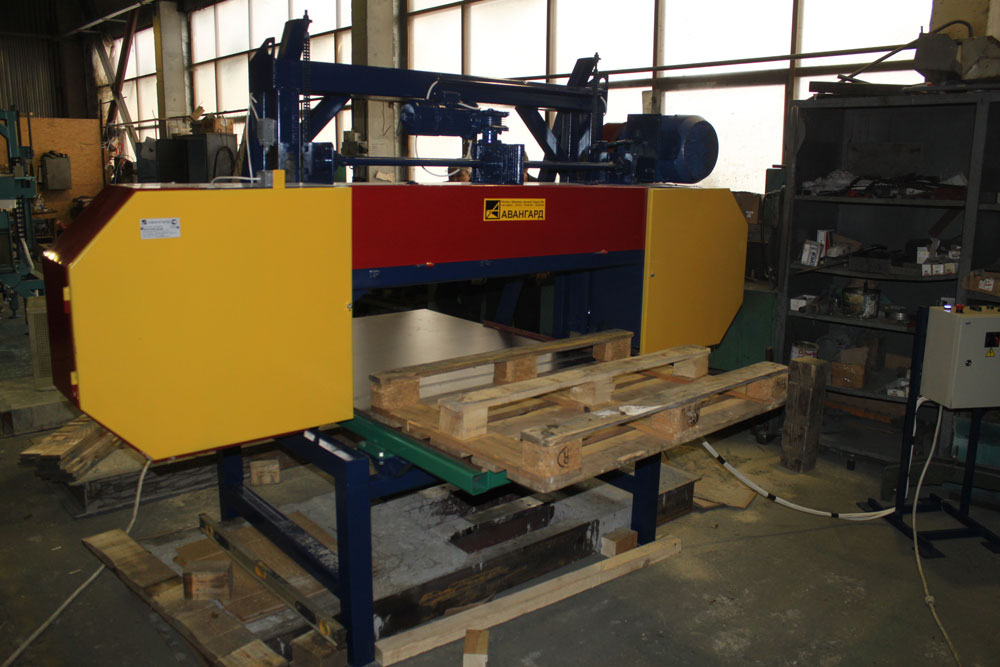 The machine for disassembly of pallets Avangard-SRP-1200-R