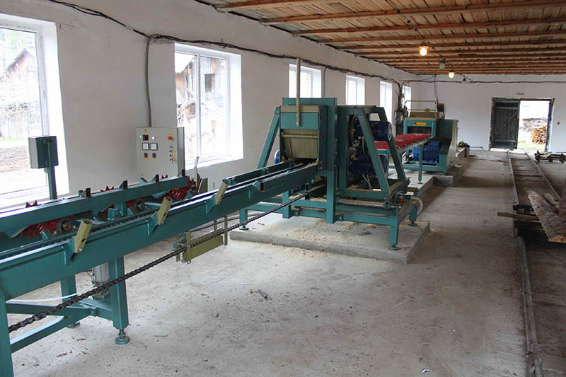 Sawmill line for fine-grained wood